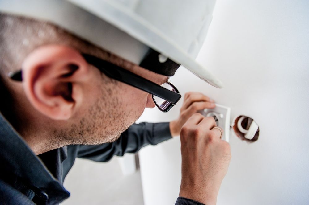 Elektriker i Stockholm – trygg el i vardag, brf och industri